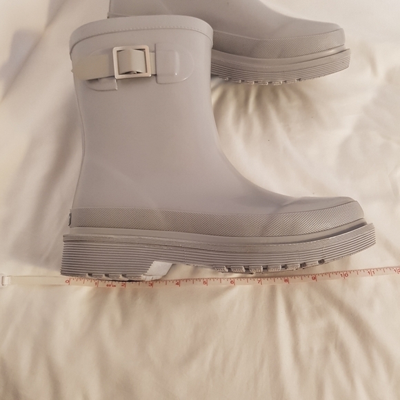 Chooka Ballard Mid Women's size 9 but fit like 7-7.5 gray waterboots - Picture 3 of 6